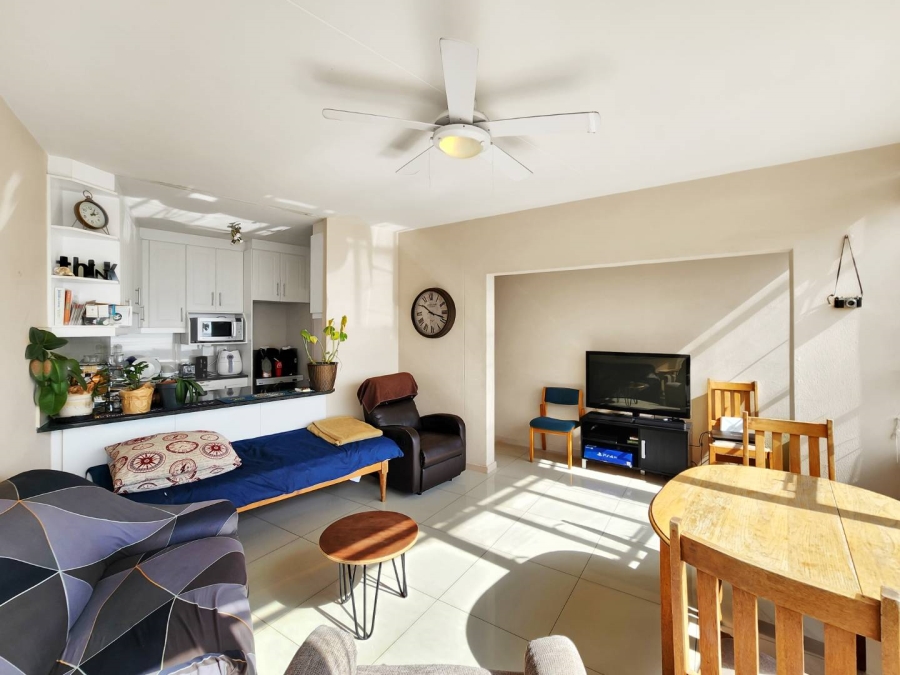 To Let 3 Bedroom Property for Rent in Vredehoek Western Cape